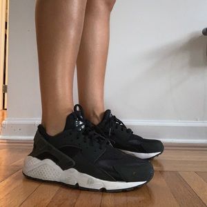 Nike Huarache Black Women’s Size 8